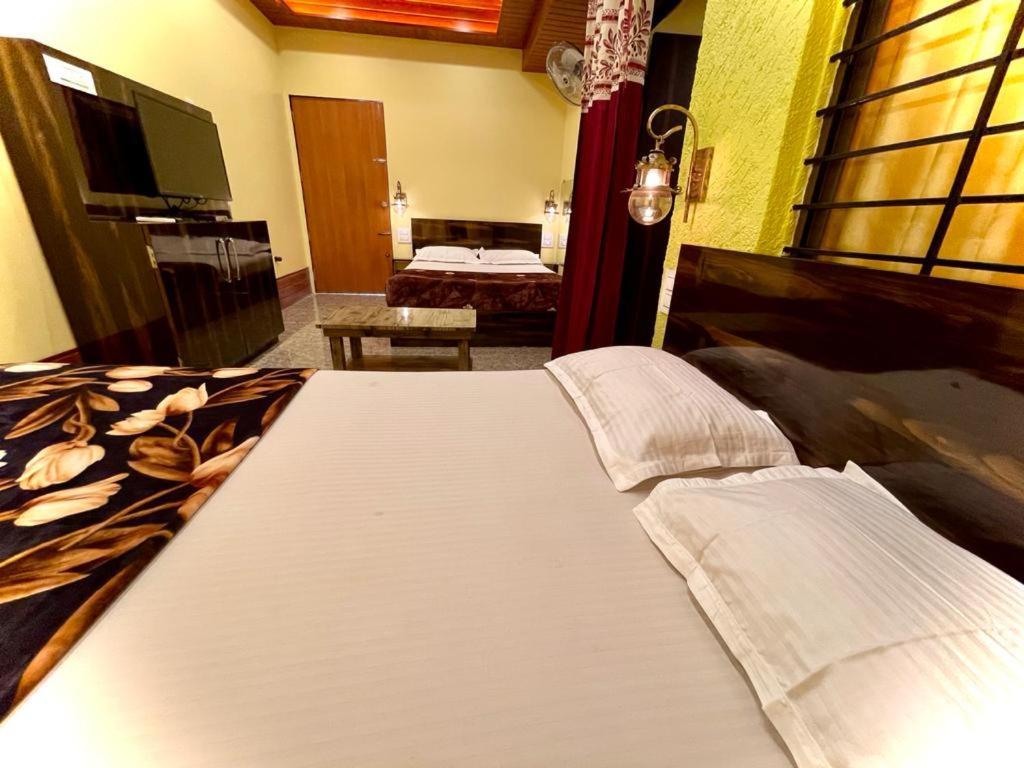 Hotel Saptarang Residency Panhala Exterior foto