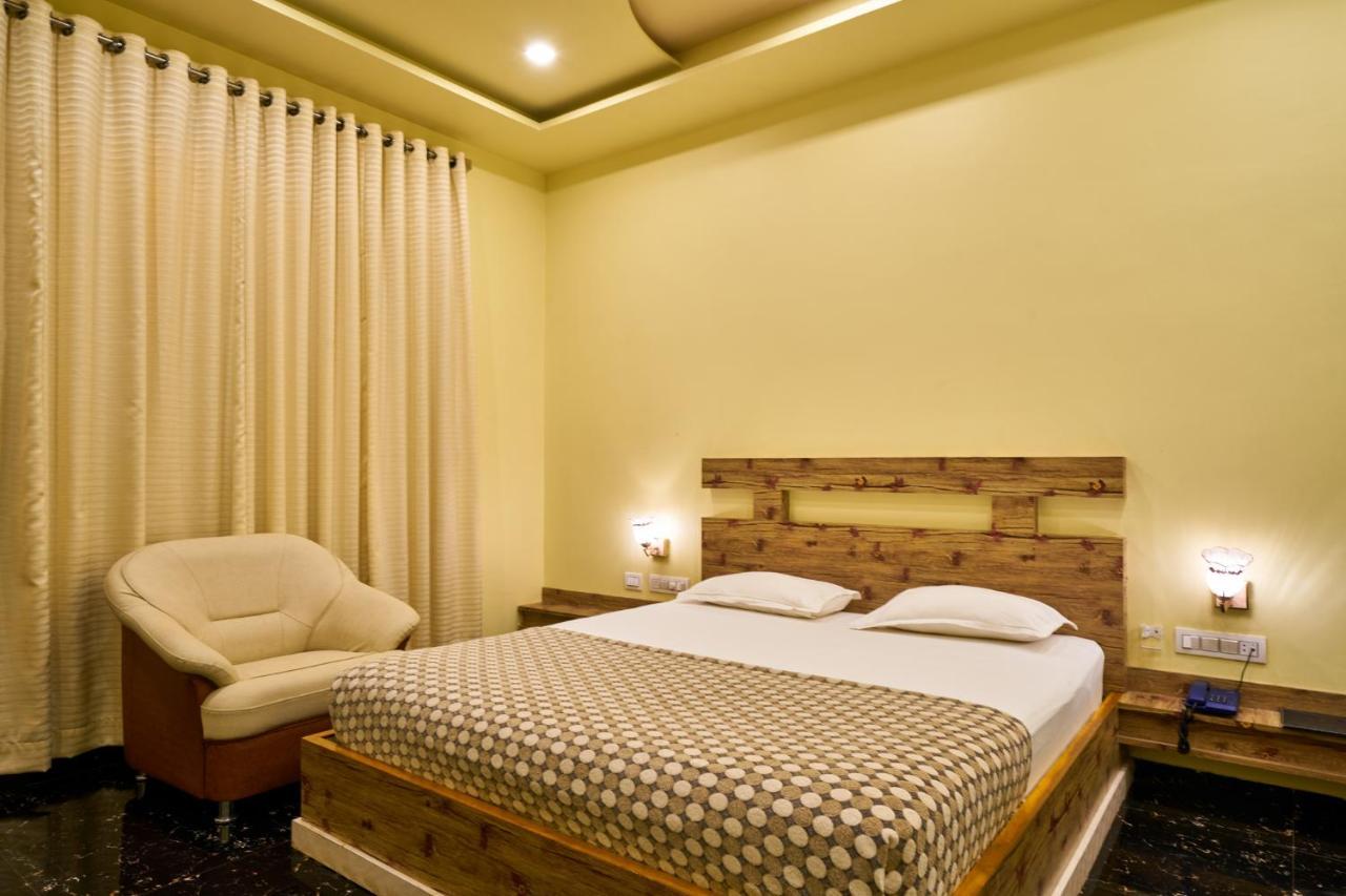 Hotel Saptarang Residency Panhala Exterior foto